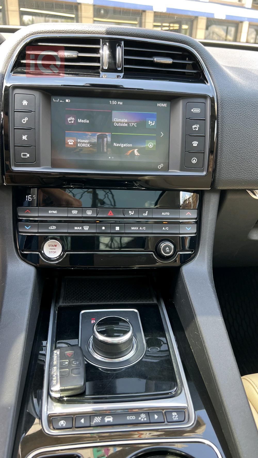 جاگوار F-Pace